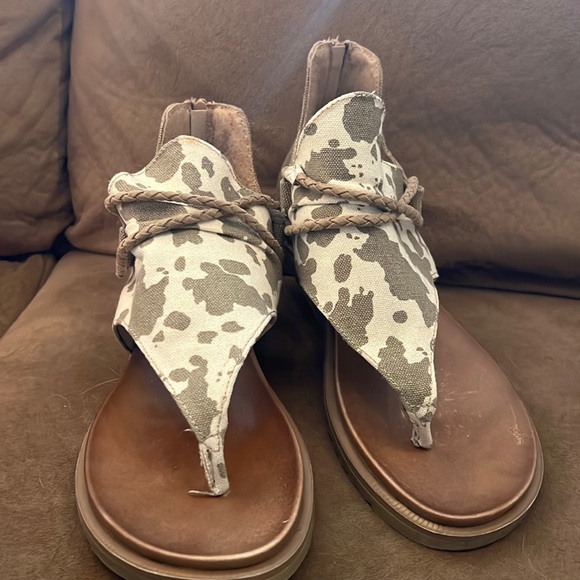 Very G Shoes - Cow print sandals